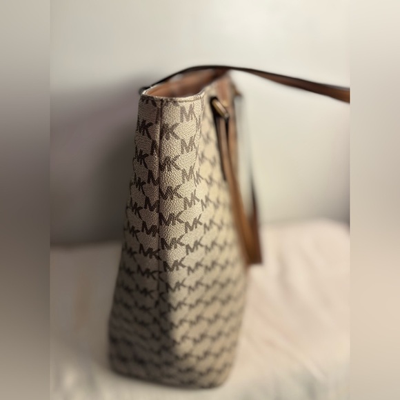 Michael Kors Center Stripe Morgan MD Tote - Picture 8 of 12